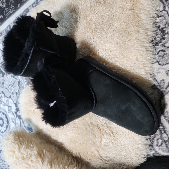Boots Uggs size 11 UGG® Mini Bailey Bow II Boot - Picture 2 of 8